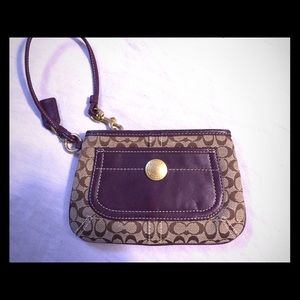 ⭐️Coach wristlet
